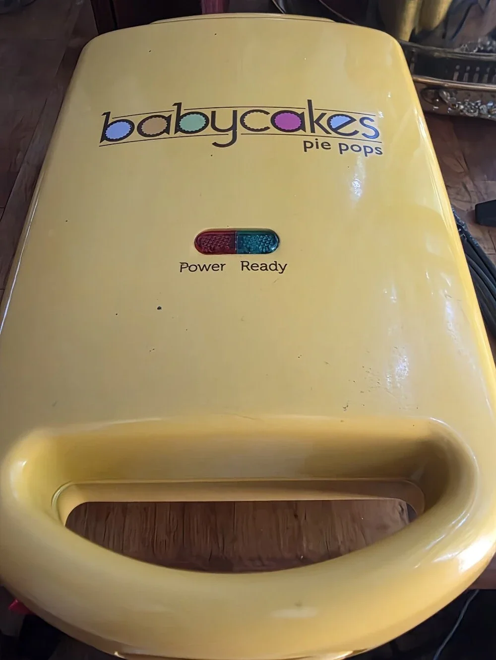 Babycakes pie pop maker New without box